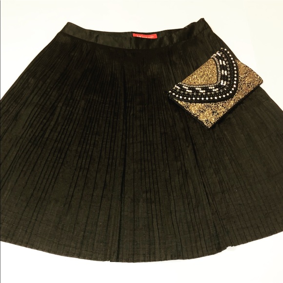 Beautiful Black Pleated Skirt New Without Tags - Picture 3 of 5